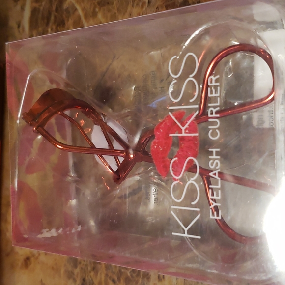 Brand new kiss kiss eyelash curler. - Picture 2 of 2